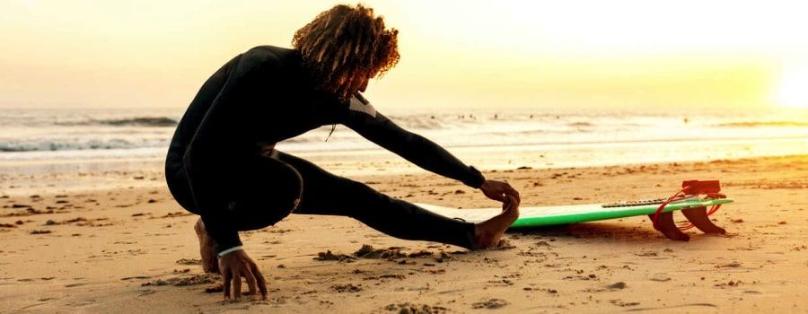 Ejercicios para estirar antes de tu sesión de surf