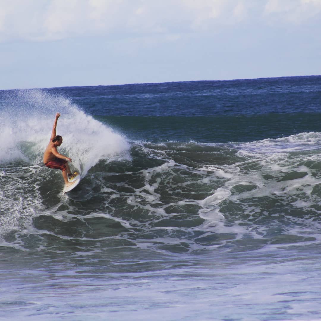 Dominando las olas: consejos esenciales de surf para todos los niveles