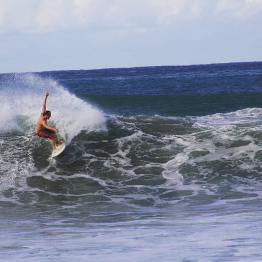 Dominando las olas: consejos esenciales de surf para todos los niveles