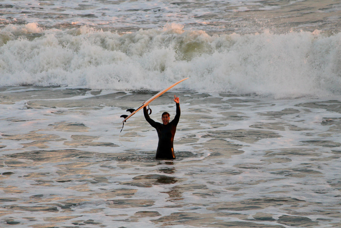 Año Nuevo, primeras olas: empieza el año surfeando en Mazatlán