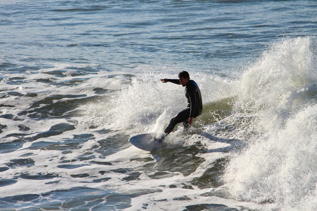 Dominando el surf en aguas frías: consejos para triunfar en olas heladas