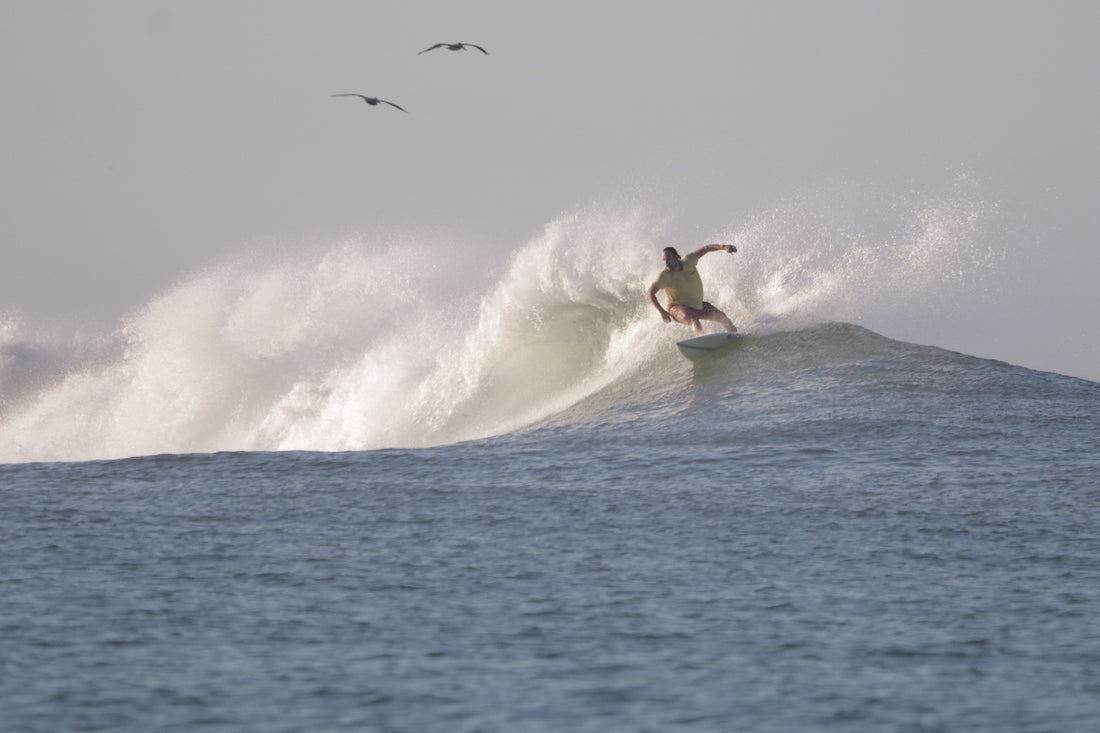 Esta Navidad, regala algo que no cabe bajo el árbol: experiencias sobre una ola