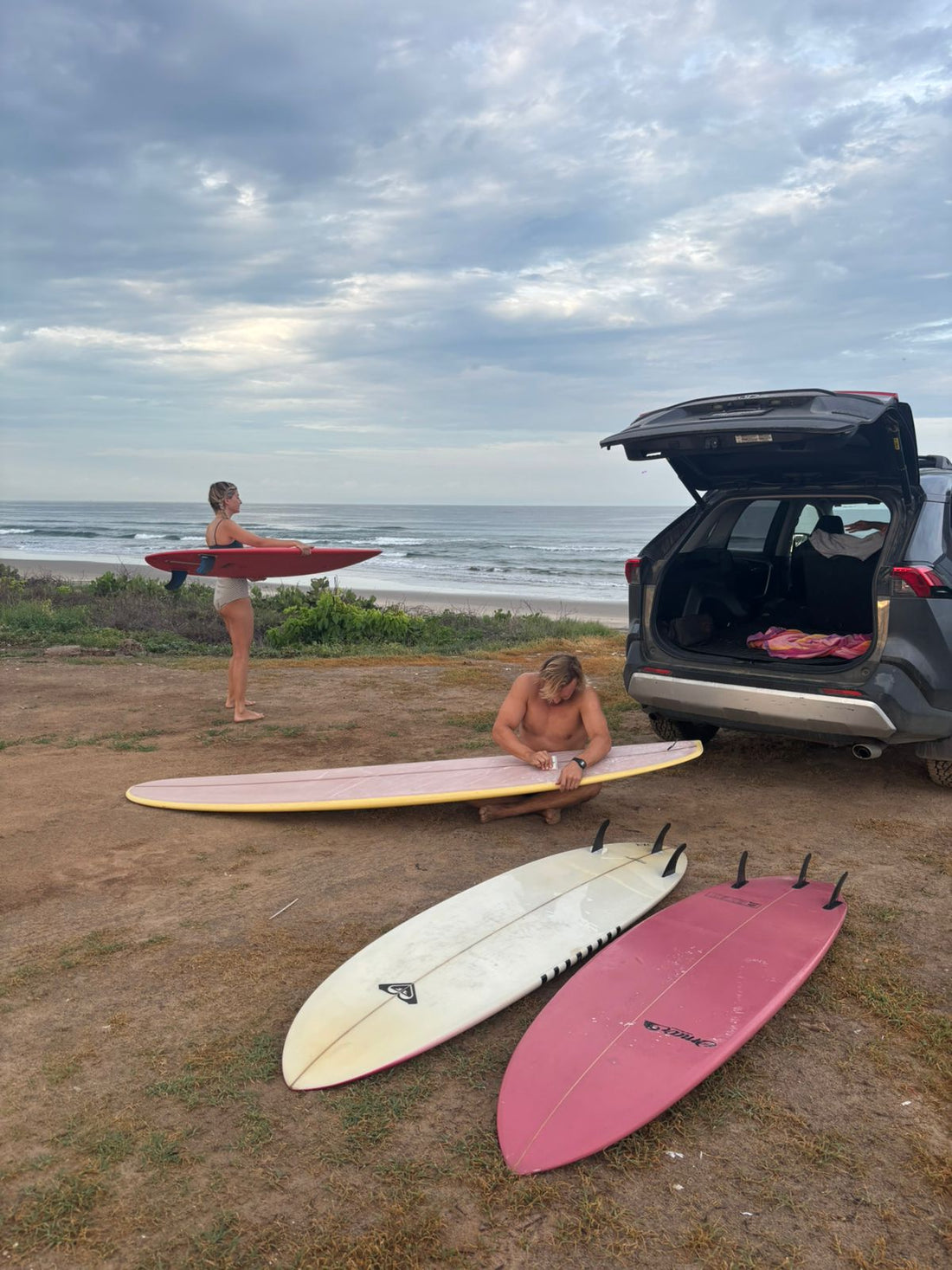 Consejos esenciales para surfistas principiantes en la playa