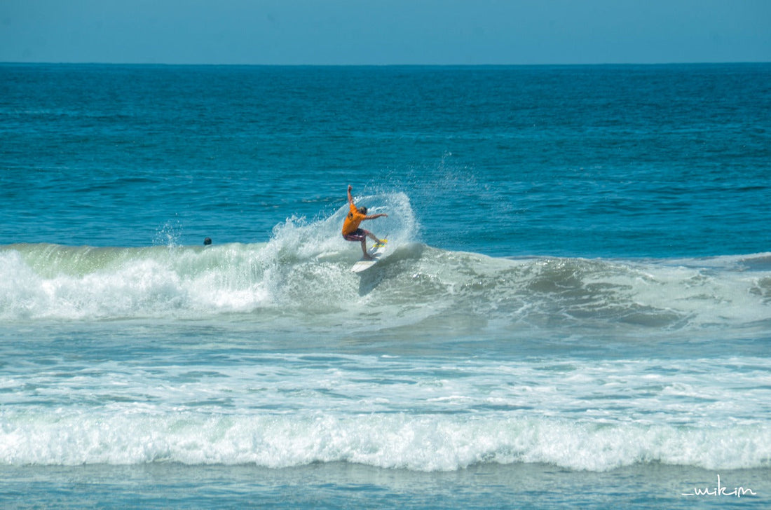 Lo que necesitas para un día perfecto en la playa como surfista