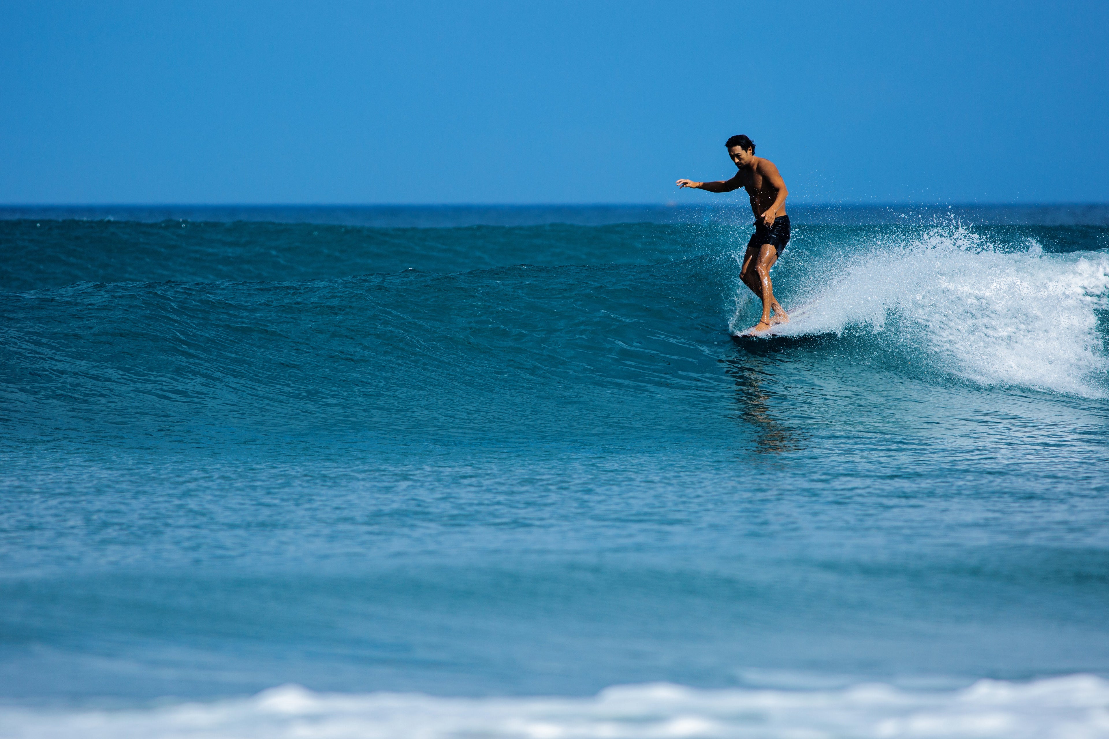 Una guía de los principales destinos para surfear y consejos para una experiencia inolvidable